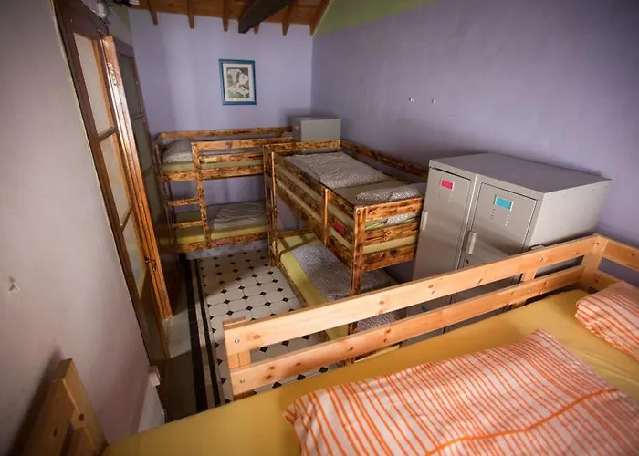 Hostel La Terrera Youth *